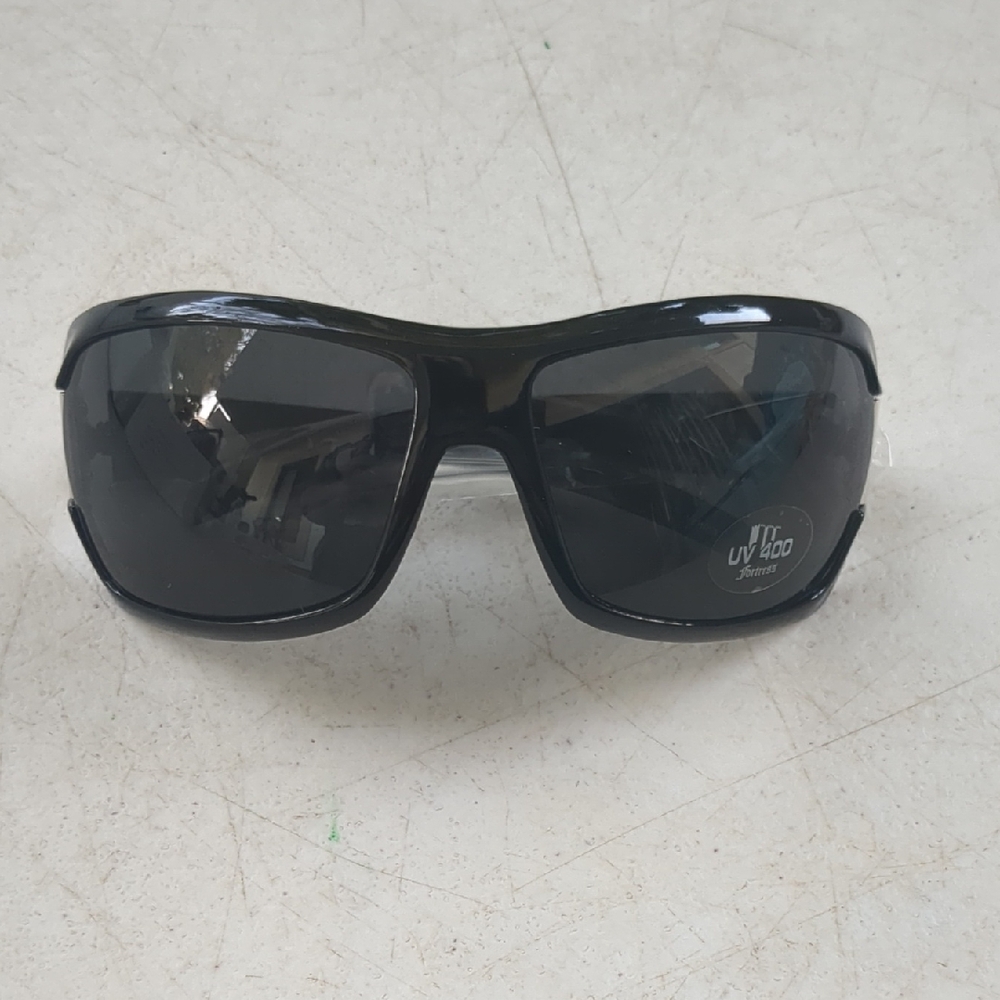 Sleek Black UV400 Men's Sunglasses